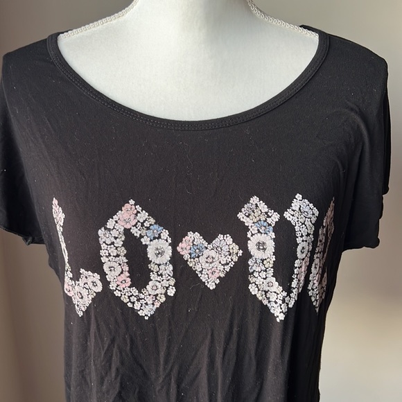 5/$25 Edista Los Angeles “Love” T-shirt with front/side tie - Picture 4 of 10